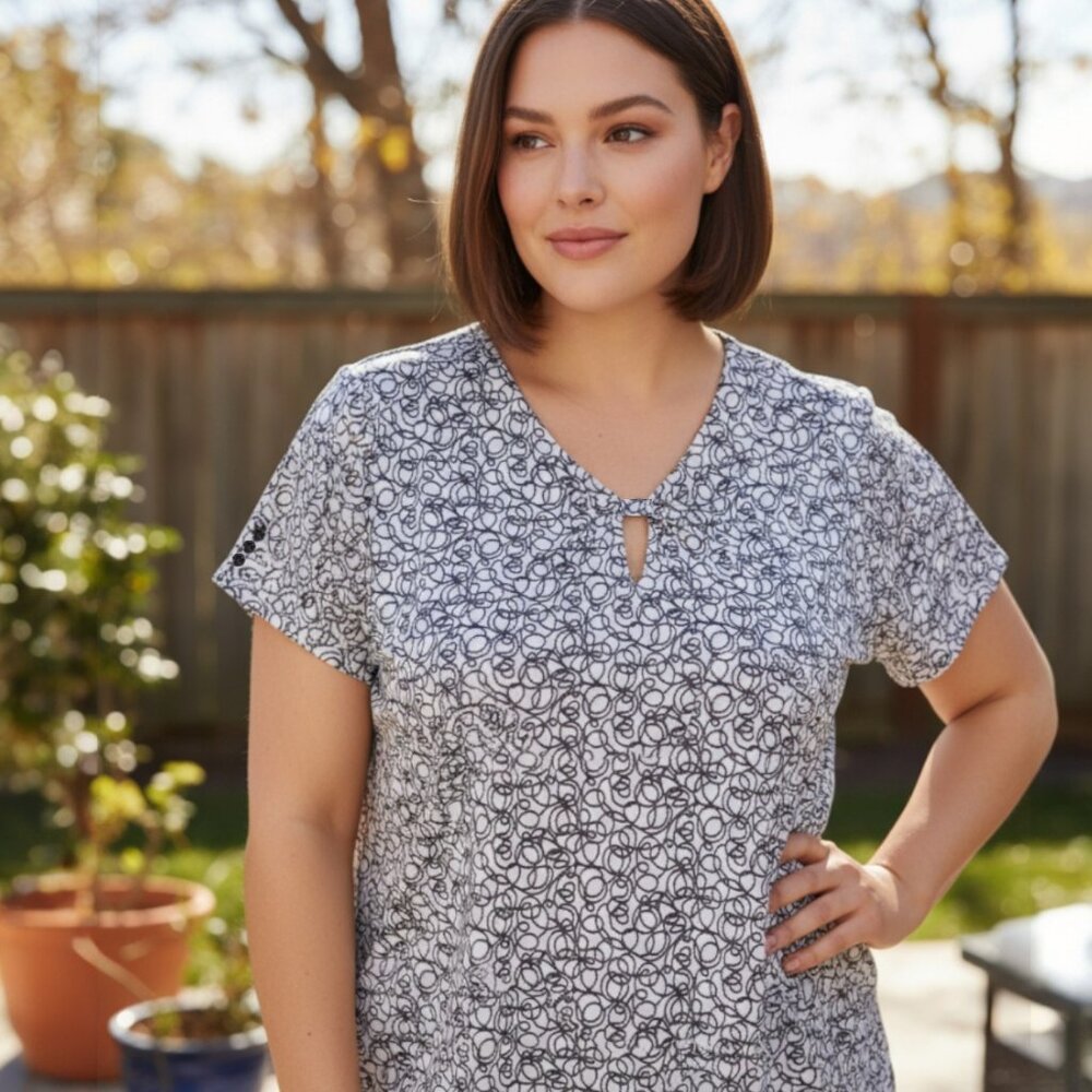 Liz Claiborne Women's 2X Plus White & Black Print Short Sleeve Pullover Blouse